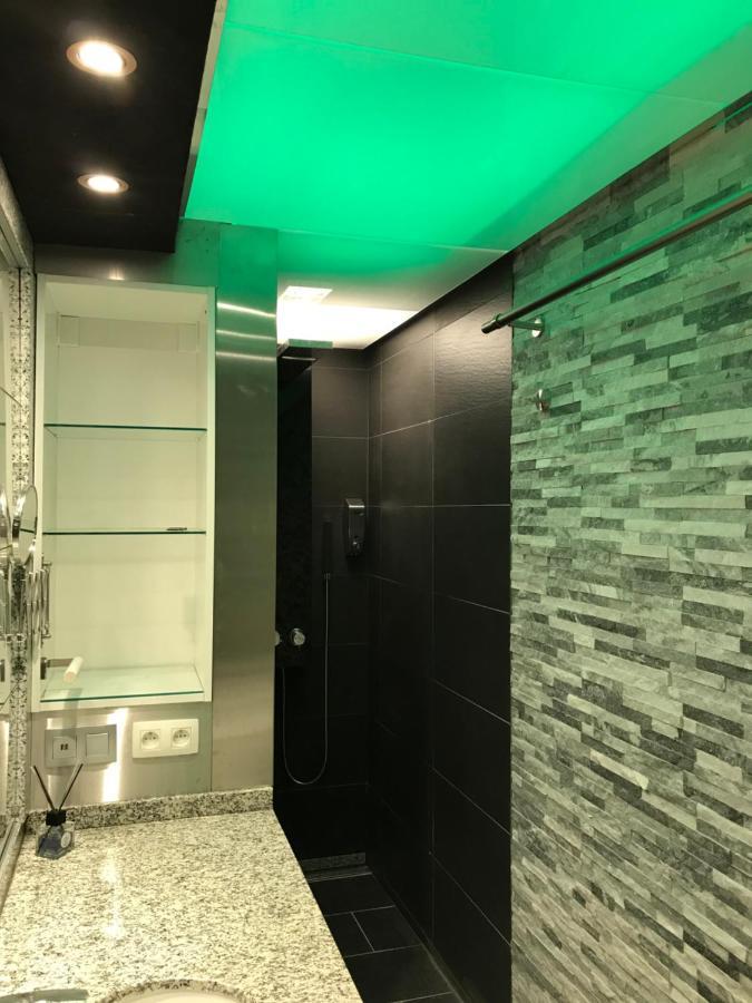 Caravaggio Boutique Suites アントウェルペン エクステリア 写真